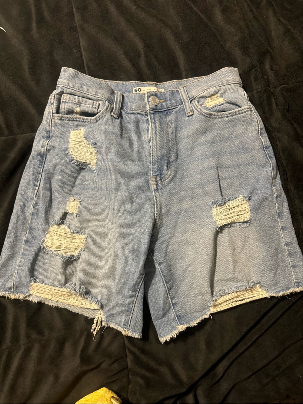 SO Distressed Super High Rise Mom Jorts Size 5/27